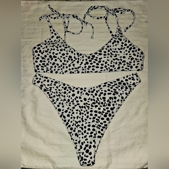 ZAFUL 2pc.Bathing Suit Black & White sz S "K" - Picture 1 of 7